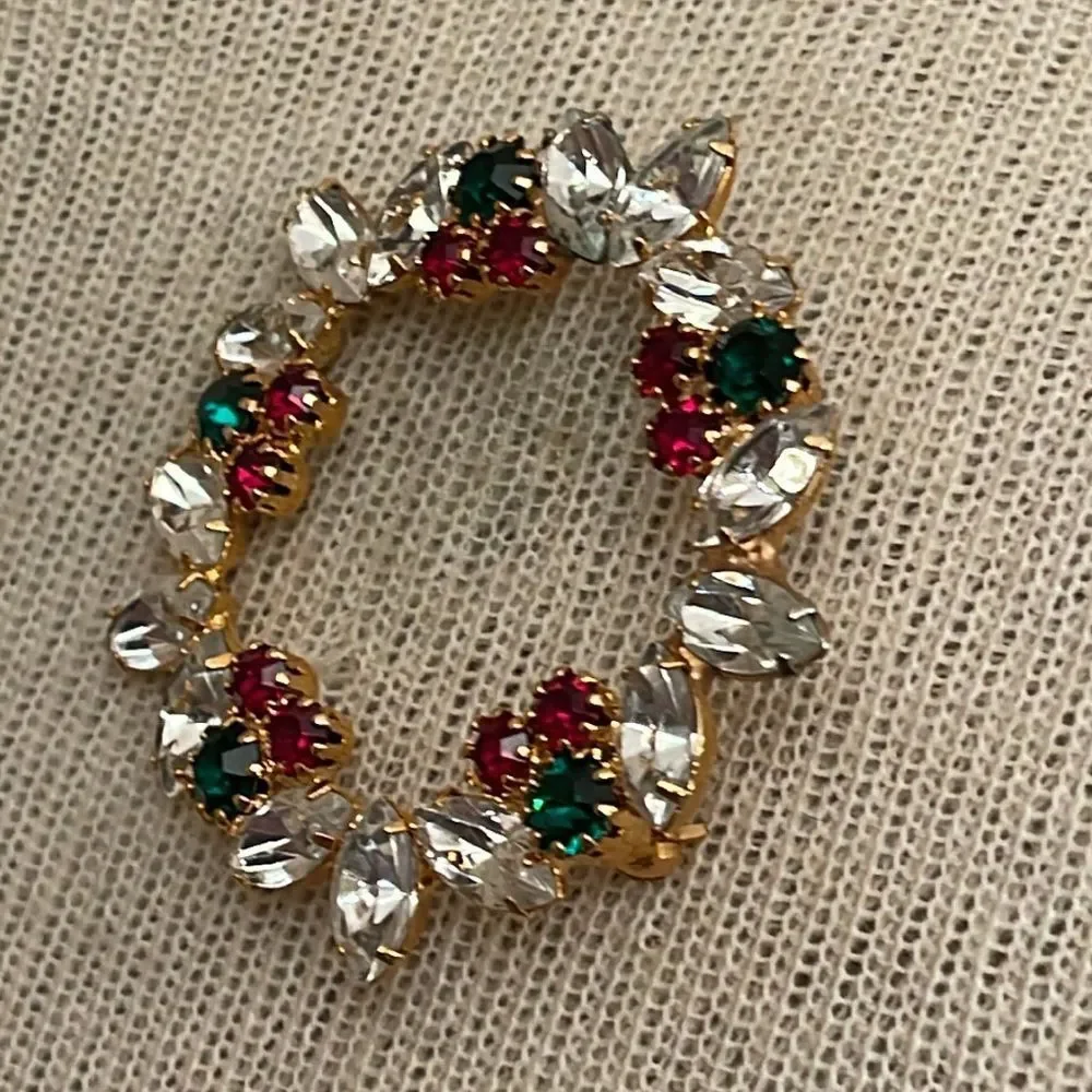 Vintage Christmas Pin Rhinestone Wreath Red, Green & Clear Gems Holiday Brooch